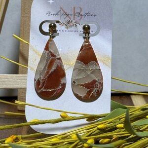 Elegant Teardrop Earrings in Red and Gold